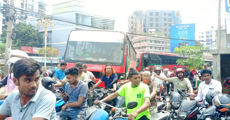 রাজশাহীতে জ্বালানি তেলর দীর্ঘ লাইন